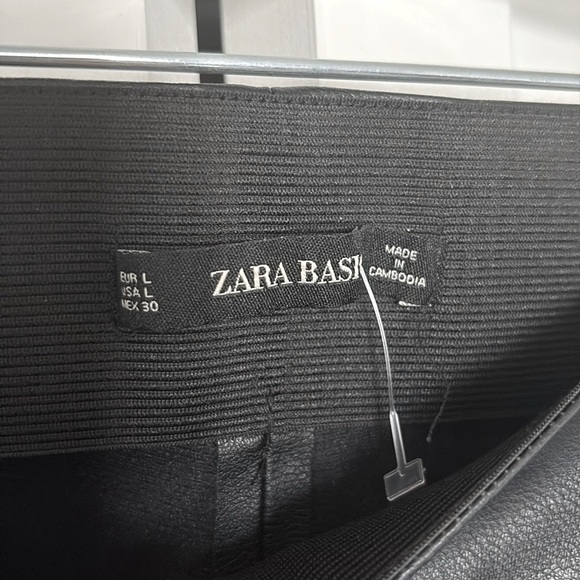 EUC [Zara] Moto Faux Leather Skinny High Rise Tapered Ankle Zip Pants Women’s L - Picture 14 of 14